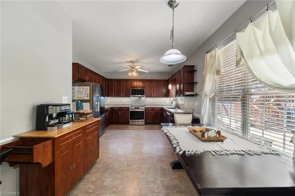 122 Eagle Point Court Kernersville, NC 27284