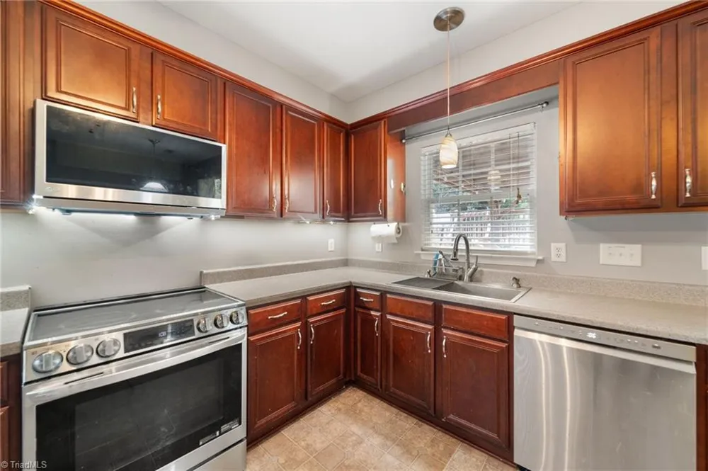 122 Eagle Point Court Kernersville, NC 27284