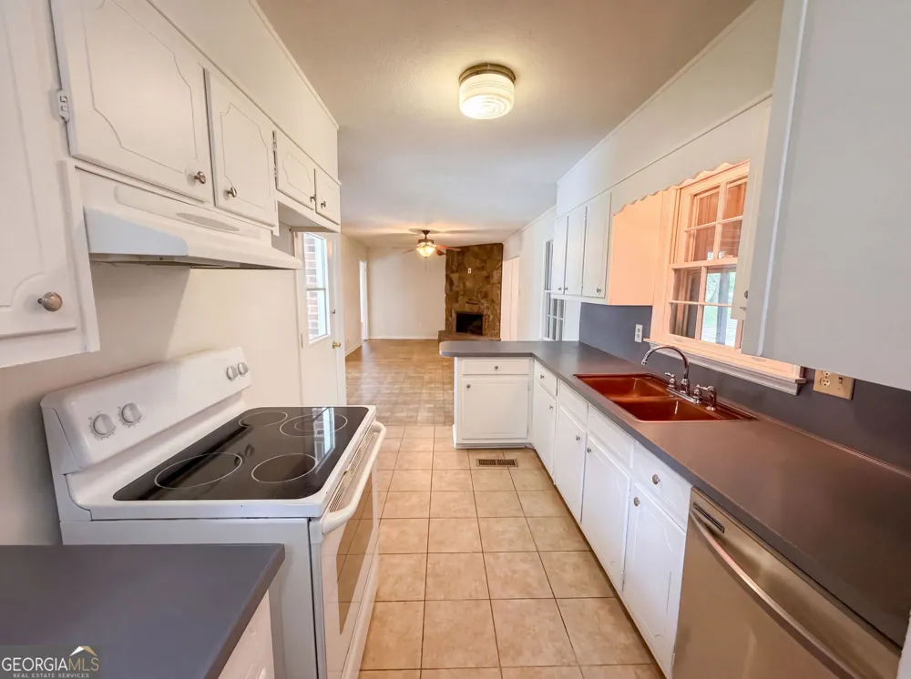 1276 Robin RD NE Conyers, GA 30012