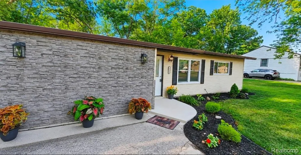 2564 Mueller Road Orion Charter Township, MI 48359
