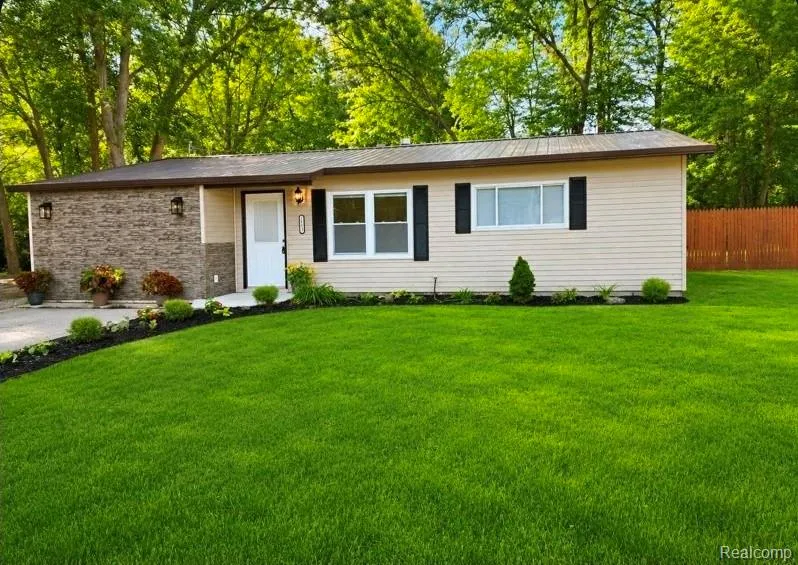 2564 Mueller Road Orion Charter Township, MI 48359