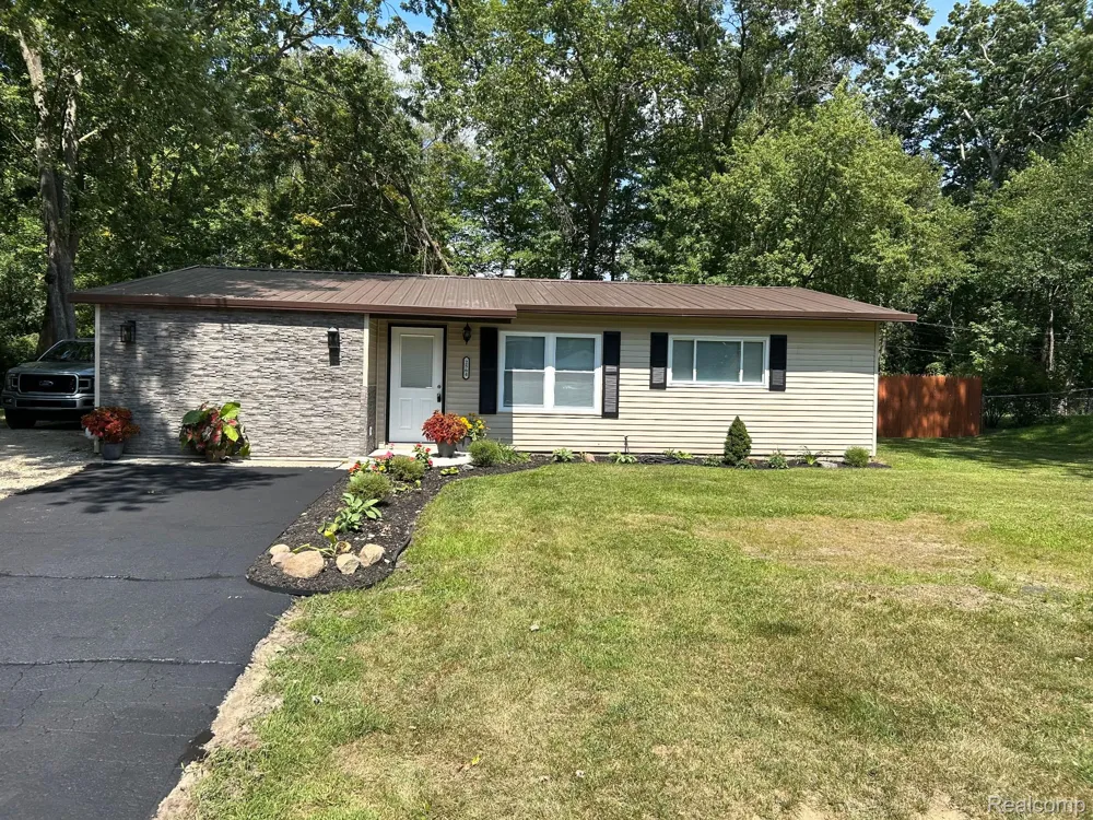 2564 Mueller Road Orion Charter Township, MI 48359