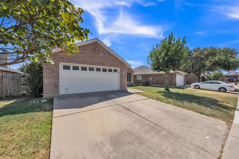 808 Flamingo Drive Saginaw, TX 76131
