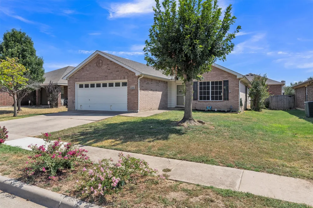 808 Flamingo Drive Saginaw, TX 76131