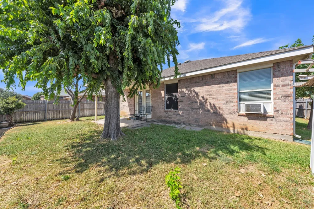 808 Flamingo Drive Saginaw, TX 76131