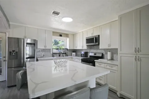 306 W Houston Avenue
