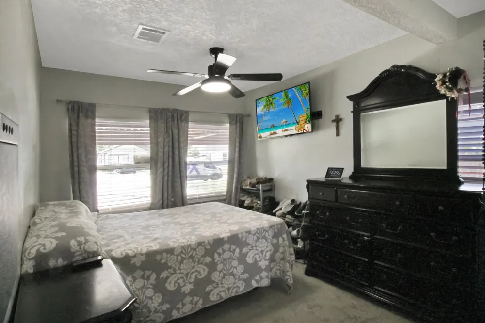 306 W Houston Avenue Pasadena, TX 77502