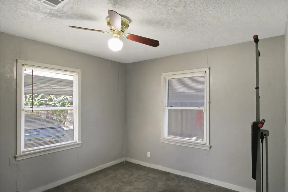 306 W Houston Avenue Pasadena, TX 77502