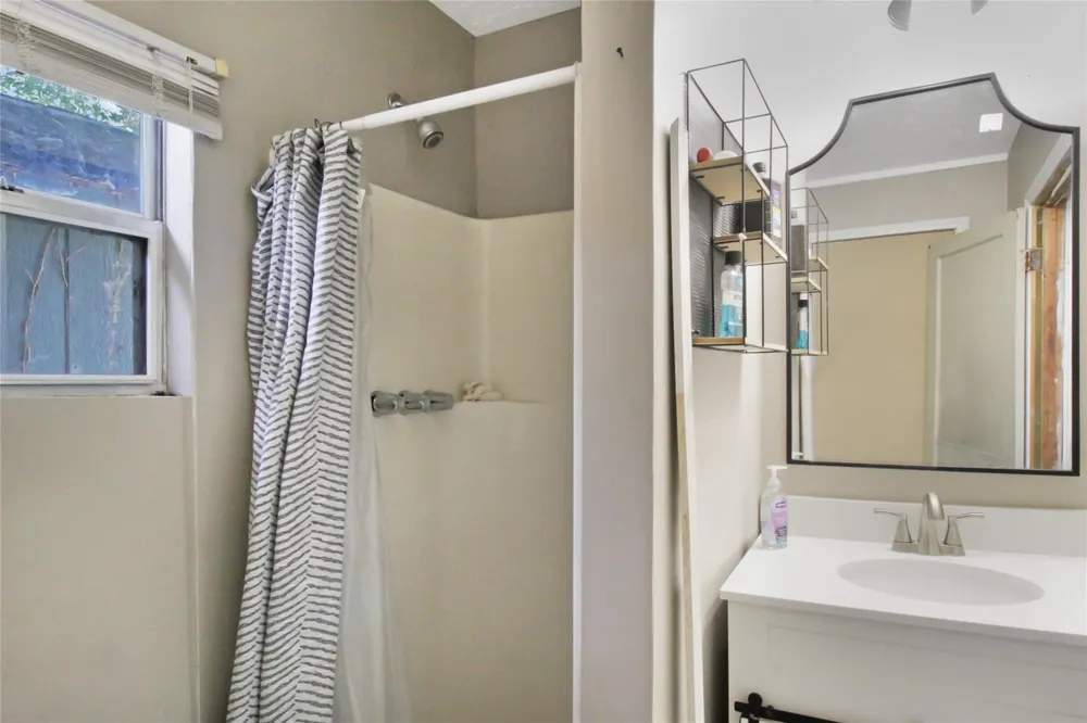 306 W Houston Avenue Pasadena, TX 77502