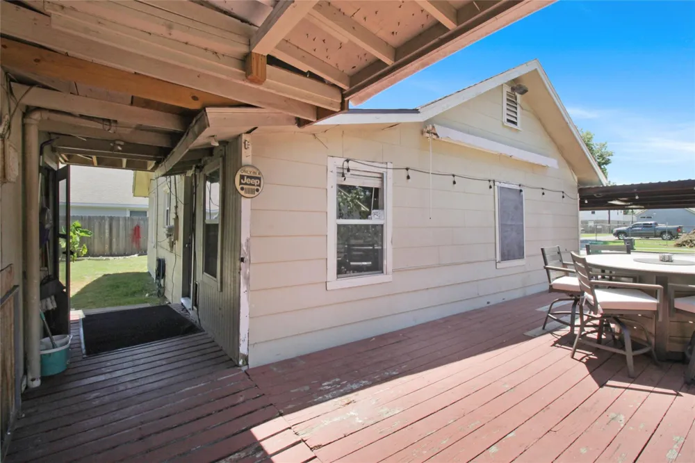 306 W Houston Avenue Pasadena, TX 77502