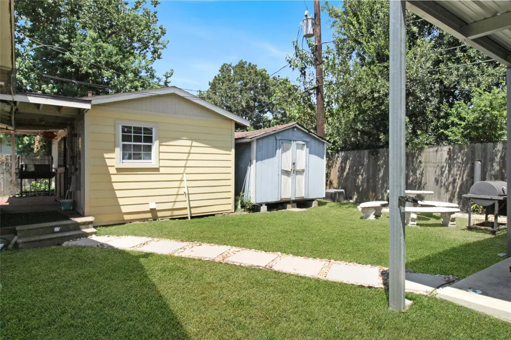 306 W Houston Avenue Pasadena, TX 77502