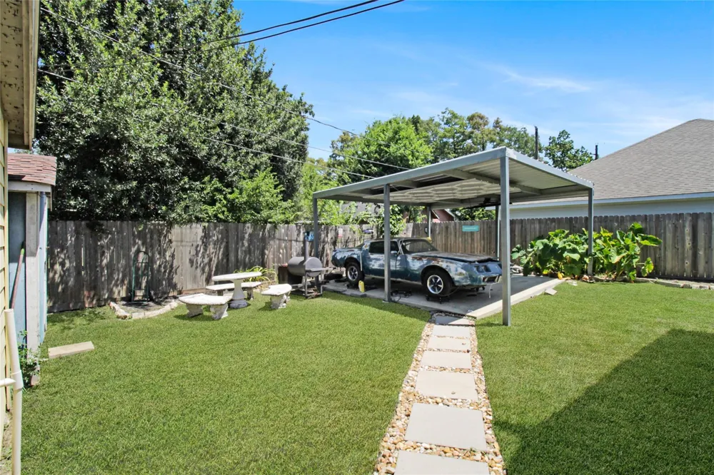 306 W Houston Avenue Pasadena, TX 77502