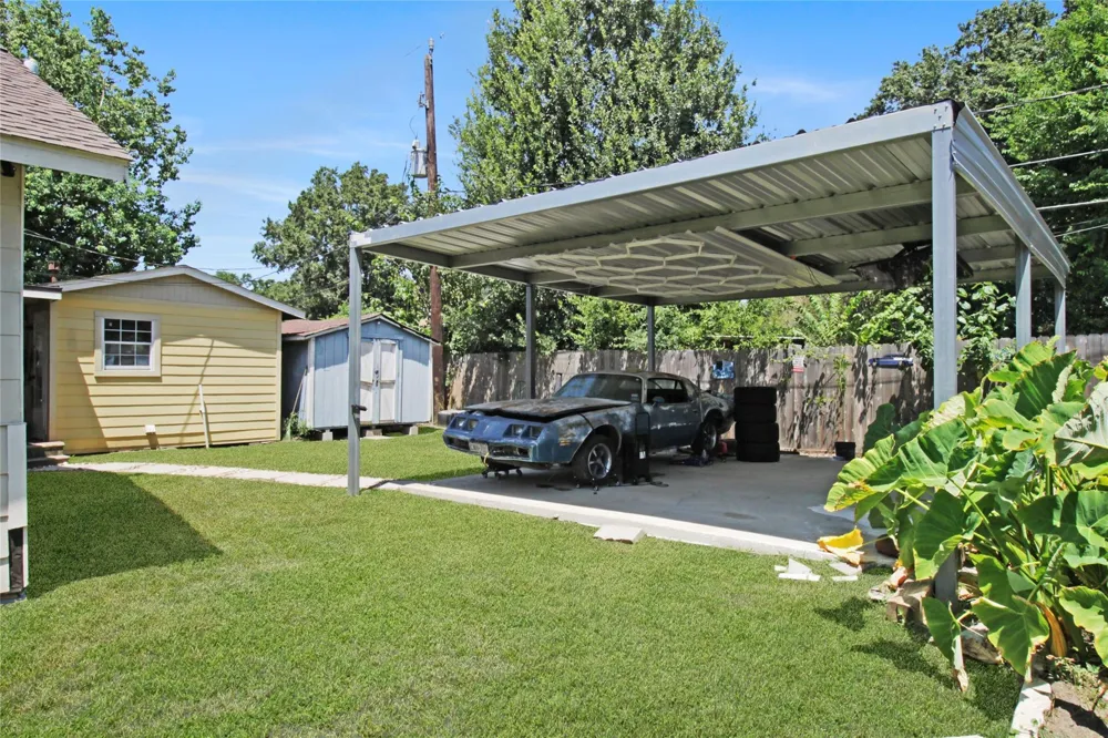 306 W Houston Avenue Pasadena, TX 77502