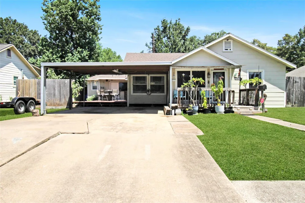306 W Houston Avenue Pasadena, TX 77502