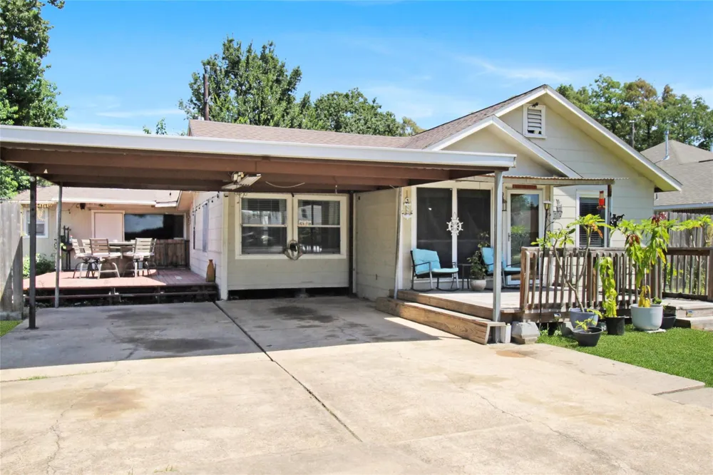 306 W Houston Avenue Pasadena, TX 77502