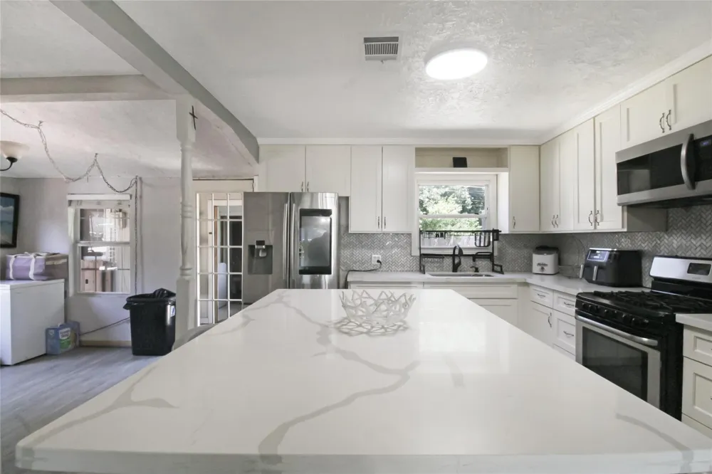 306 W Houston Avenue Pasadena, TX 77502
