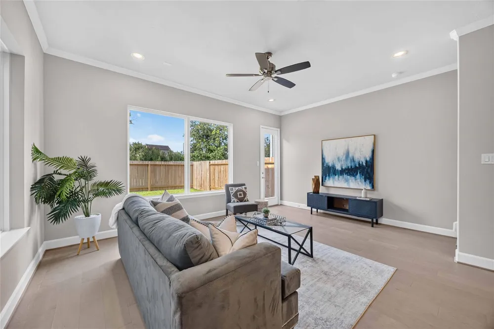 5525 Katy Freeway Houston, TX 77007