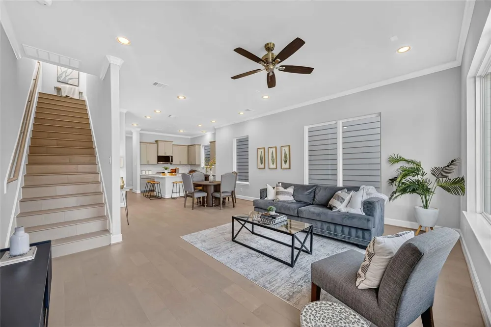 5525 Katy Freeway Houston, TX 77007