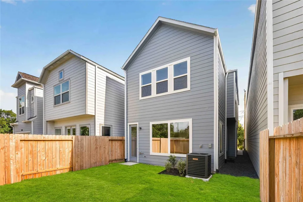 5525 Katy Freeway Houston, TX 77007