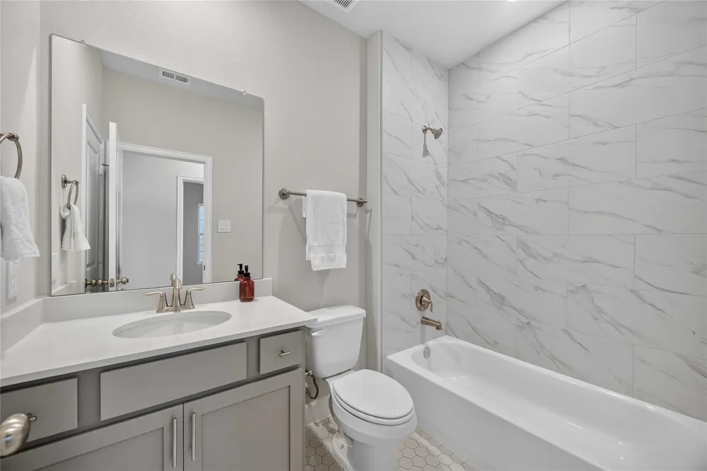 5525 Katy Freeway Houston, TX 77007