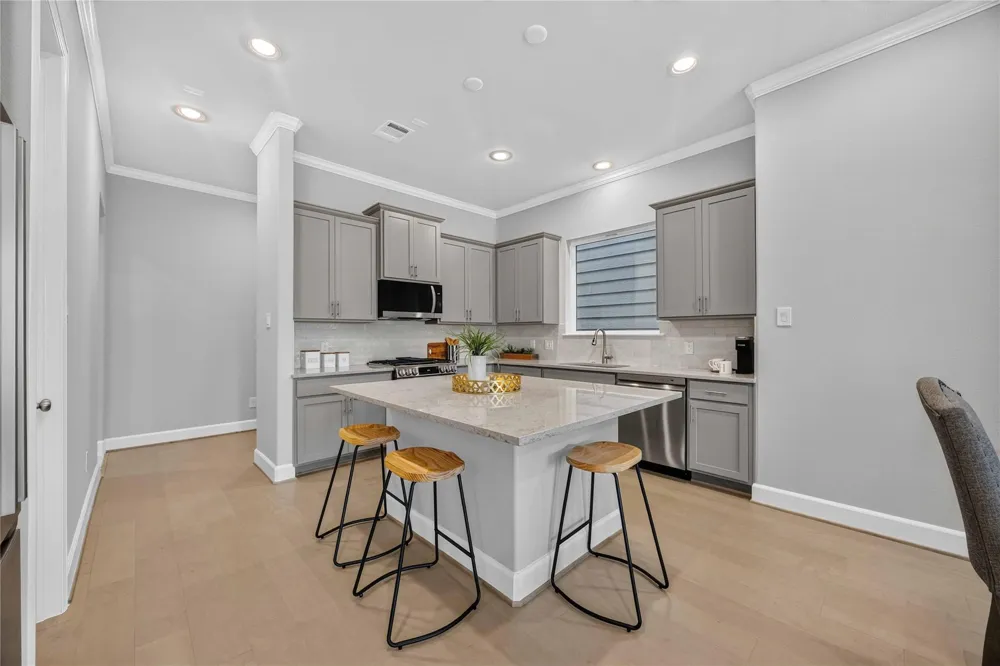 5525 Katy Freeway Houston, TX 77007