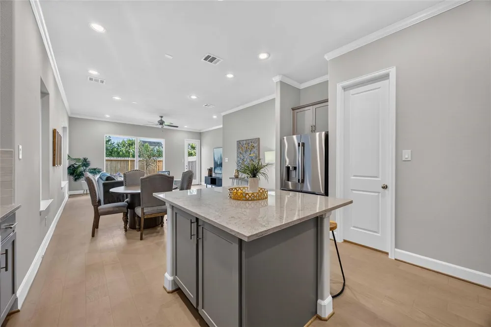 5525 Katy Freeway Houston, TX 77007