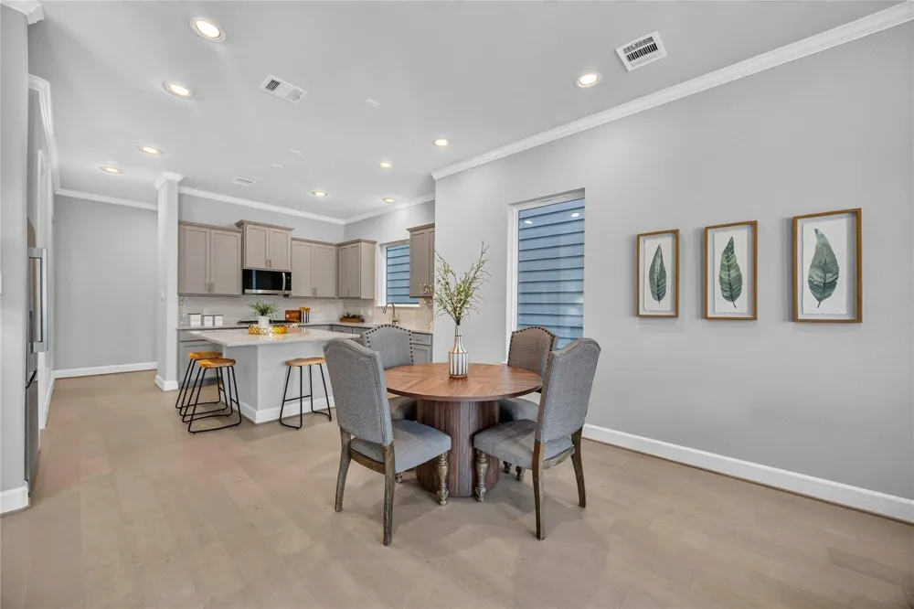 5525 Katy Freeway Houston, TX 77007
