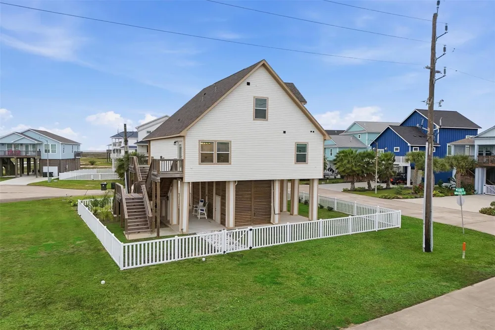 25003 San Simeon Court Galveston, TX 77554