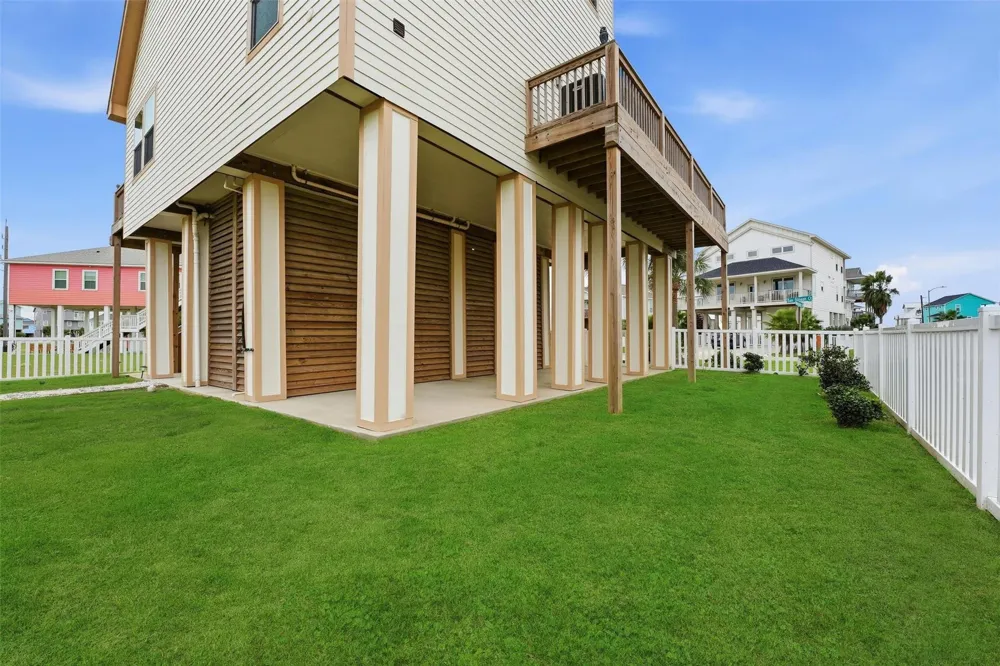 25003 San Simeon Court Galveston, TX 77554