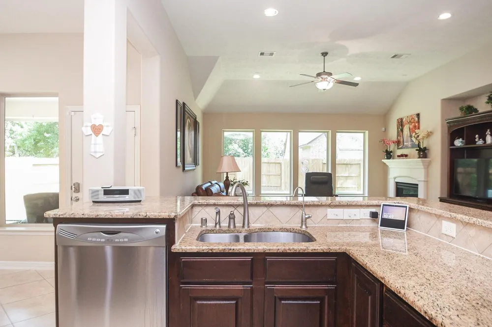 6915 Argonne Trail Sugar Land, TX 77479