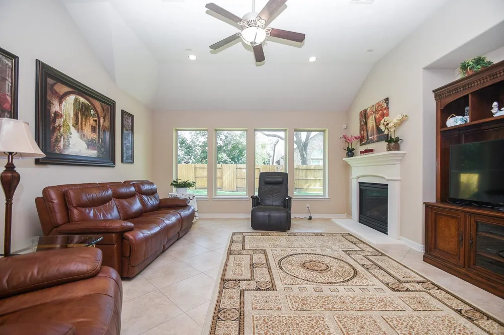 6915 Argonne Trail Sugar Land, TX 77479