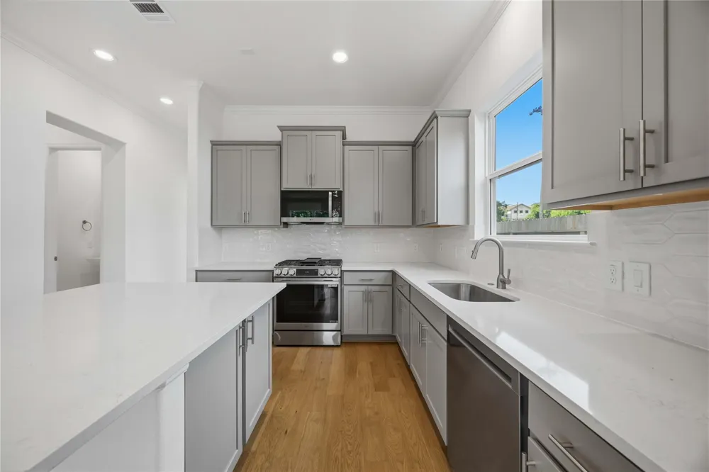 5676 Nolda Street Houston, TX 77007