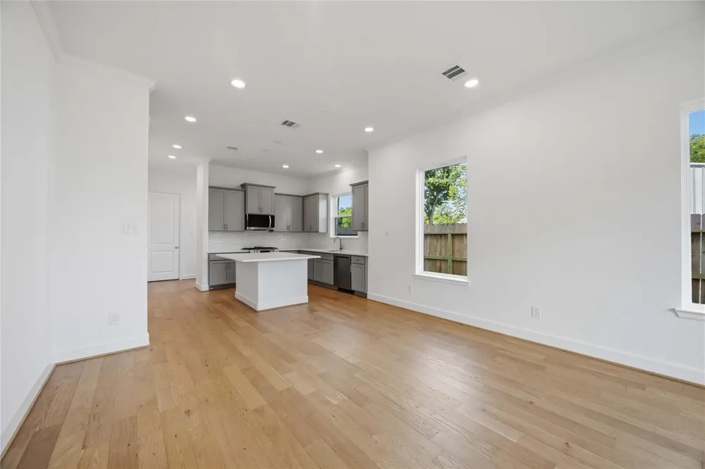 5676 Nolda Street Houston, TX 77007
