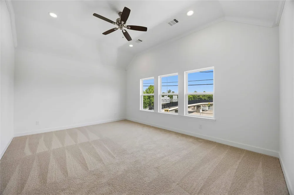 5676 Nolda Street Houston, TX 77007