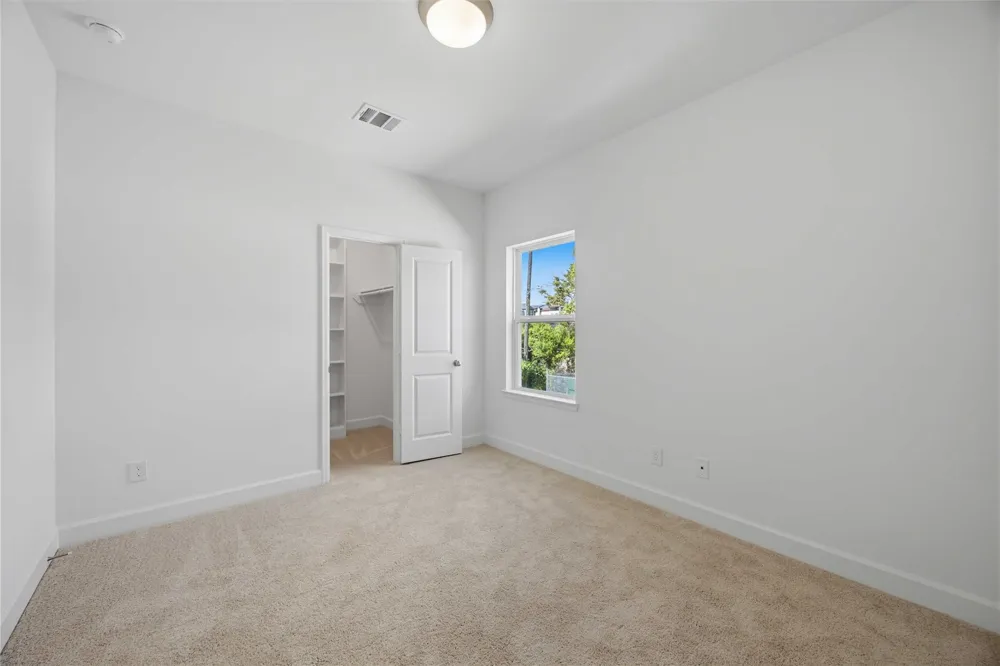 5676 Nolda Street Houston, TX 77007
