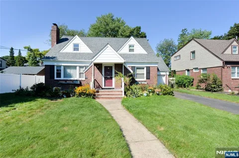 4-12 Kenneth Avenue