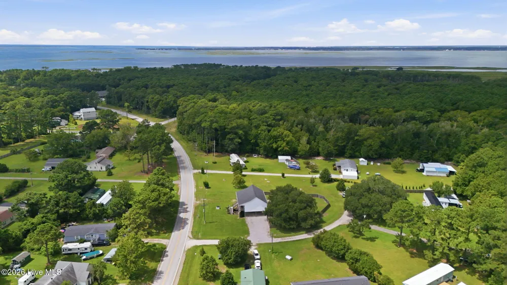 1422 Harkers Island Road Beaufort, NC 28516