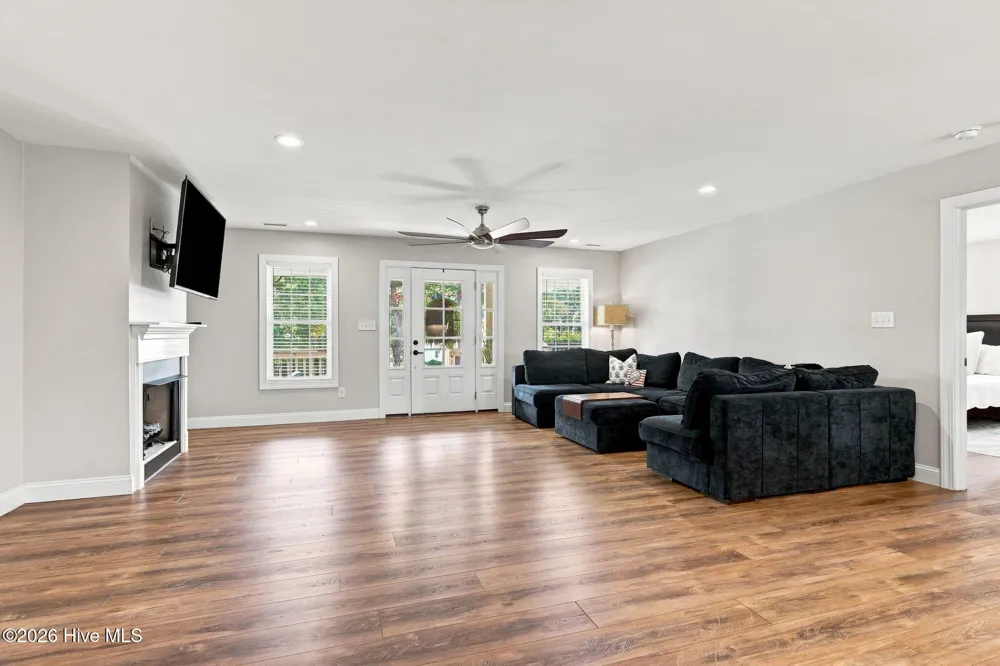 1422 Harkers Island Road Beaufort, NC 28516