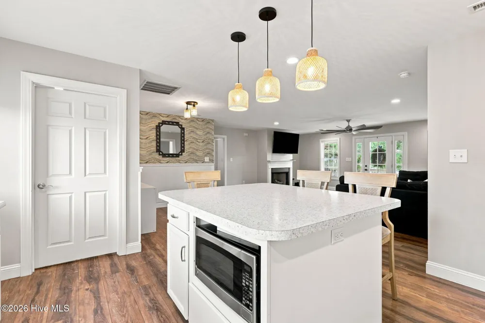 1422 Harkers Island Road Beaufort, NC 28516