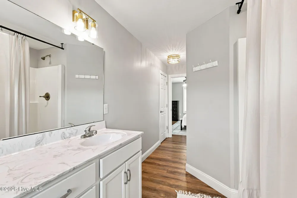 1422 Harkers Island Road Beaufort, NC 28516