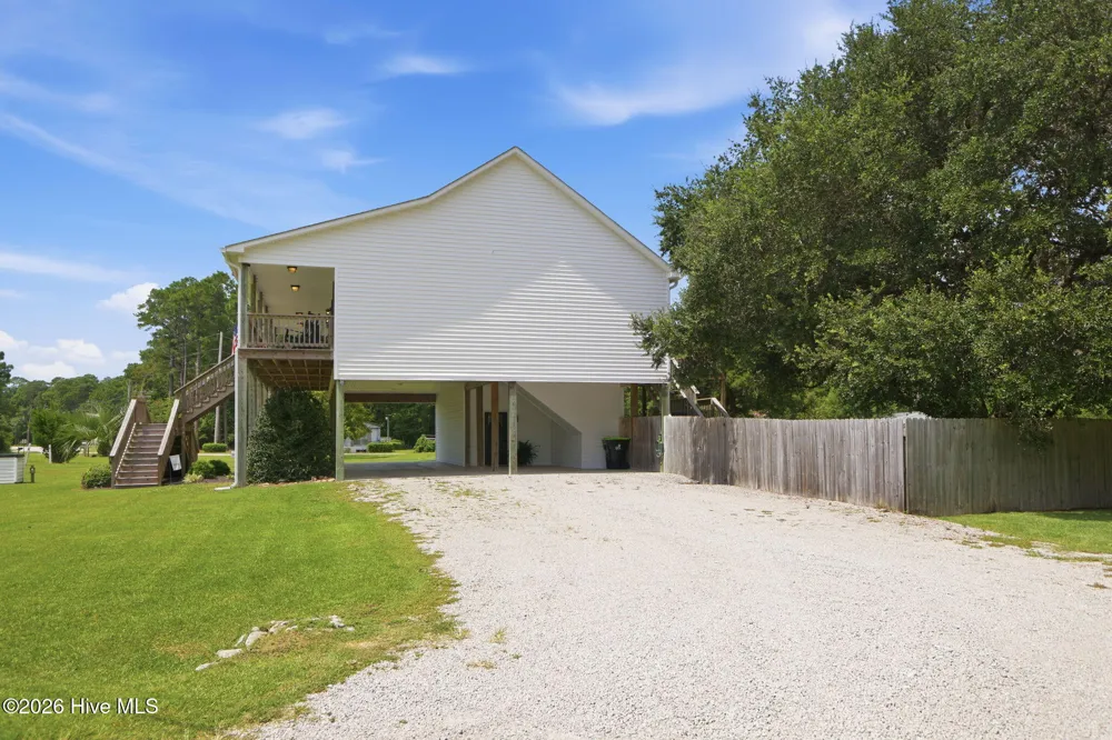 1422 Harkers Island Road Beaufort, NC 28516