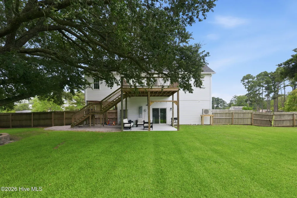 1422 Harkers Island Road Beaufort, NC 28516