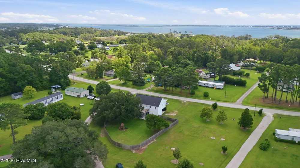 1422 Harkers Island Road Beaufort, NC 28516