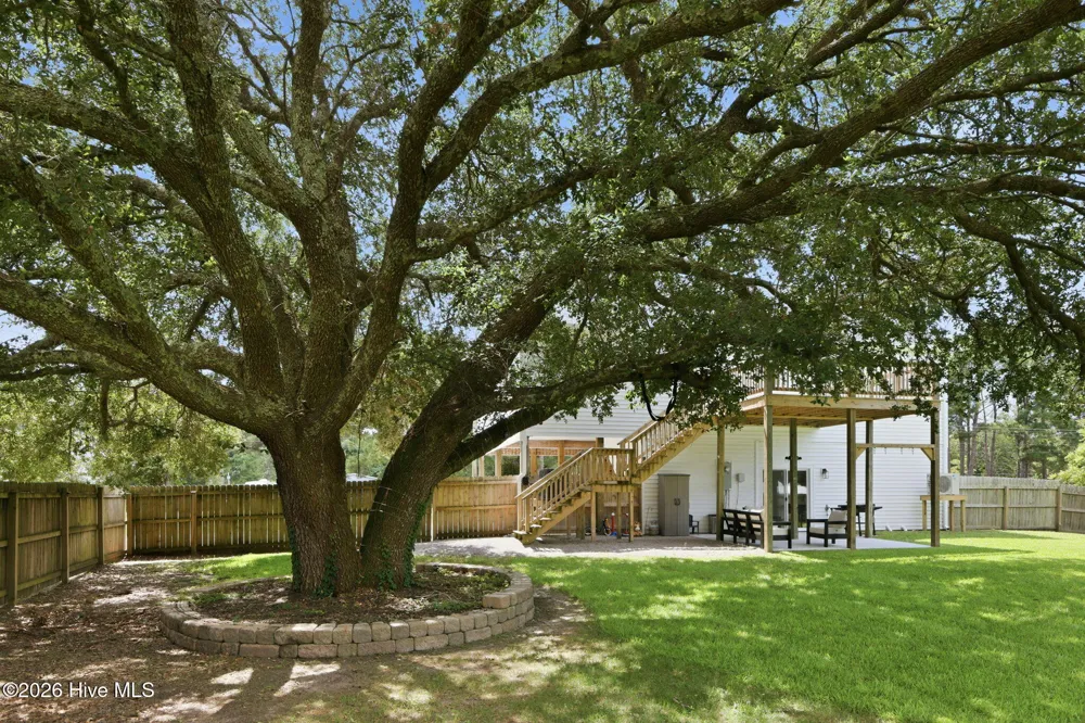 1422 Harkers Island Road Beaufort, NC 28516