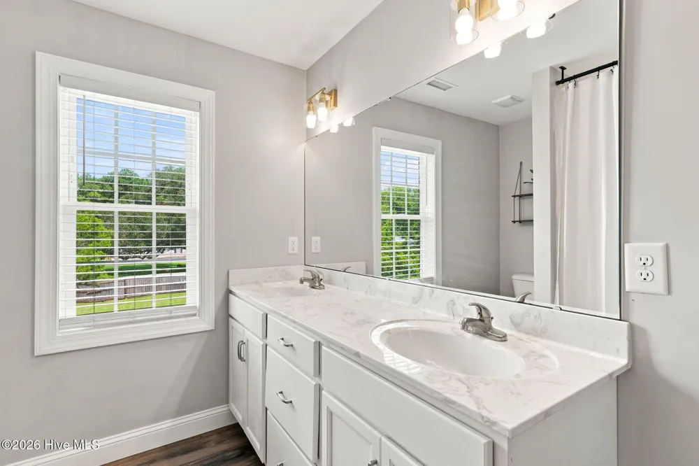 1422 Harkers Island Road Beaufort, NC 28516