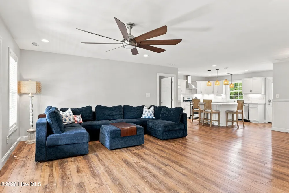 1422 Harkers Island Road Beaufort, NC 28516