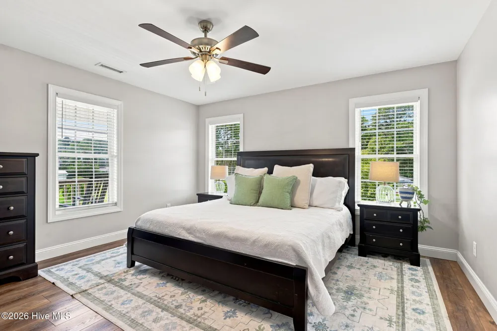 1422 Harkers Island Road Beaufort, NC 28516