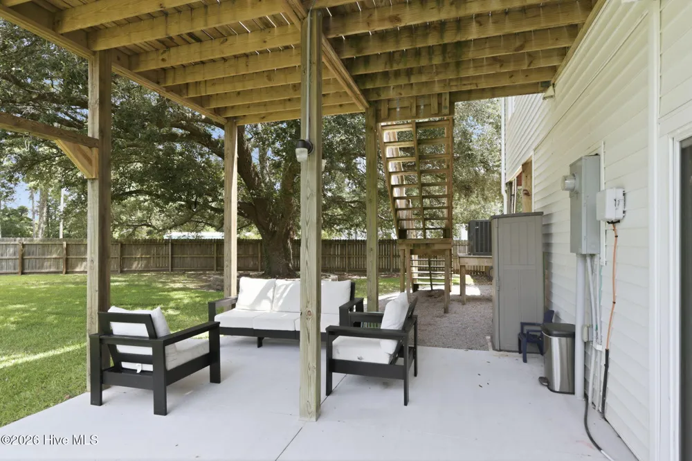 1422 Harkers Island Road Beaufort, NC 28516