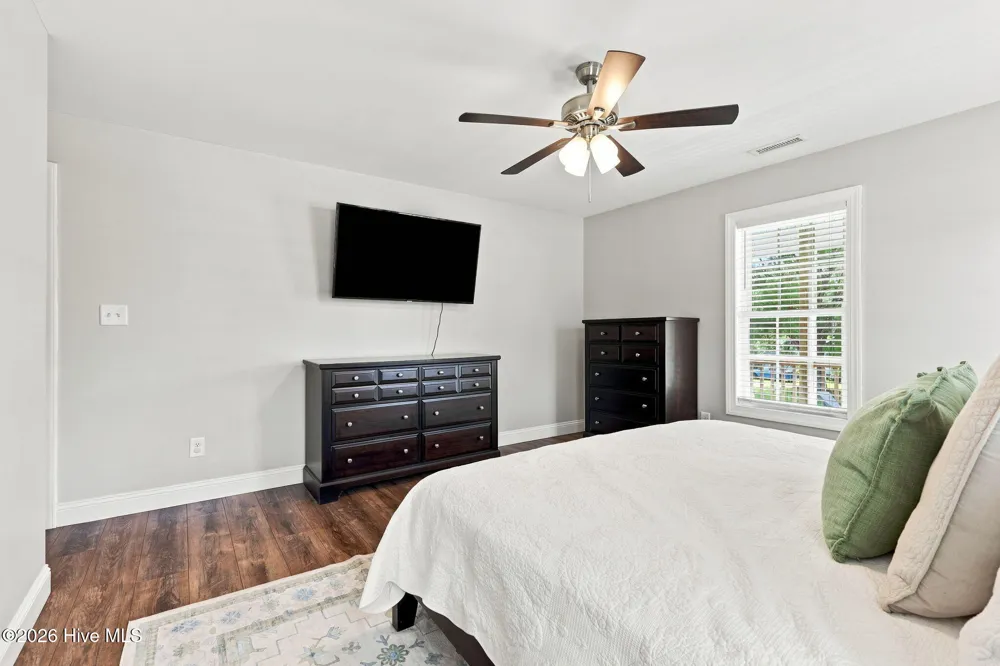 1422 Harkers Island Road Beaufort, NC 28516