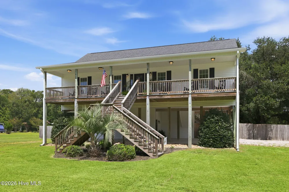 1422 Harkers Island Road Beaufort, NC 28516